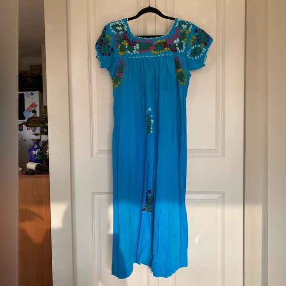 Vintage bright blue, hand made embroidered dress - Picture 2 of 5